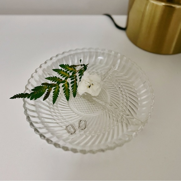 SUMU | DAINTY STERLING SILVER S925 ‘STACIA’ HUGGIE EARRINGS - Picture 4 of 4